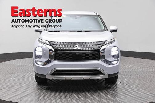 White Diamond 2024 Mitsubishi Outlander SE S-AWC