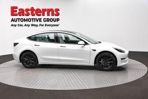 Pearl White Multi-Coat 2023 Tesla Model 3 Standard Range