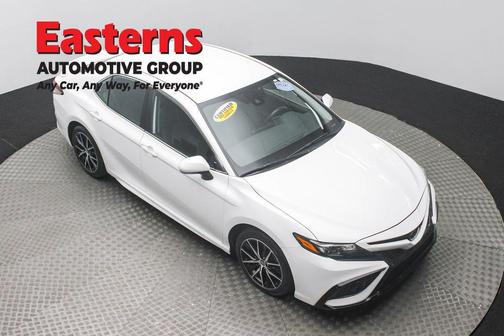 Ice Cap 2024 Toyota Camry SE