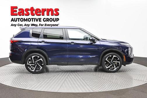 Cosmic Blue Metallic 2024 Mitsubishi Outlander SE