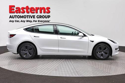 Pearl White Multi-Coat 2023 Tesla Model 3 Standard Range