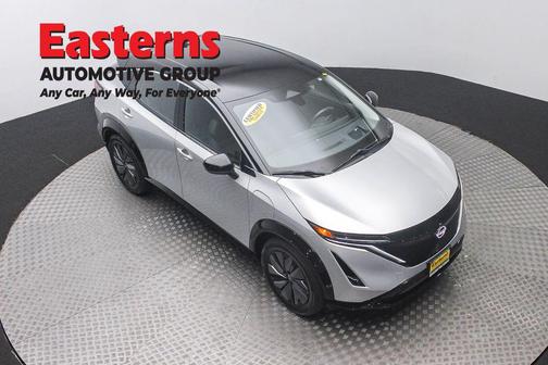 Brilliant Silver Metallic/Black Diamond Pearl 2023 Nissan ARIYA ENGAGE