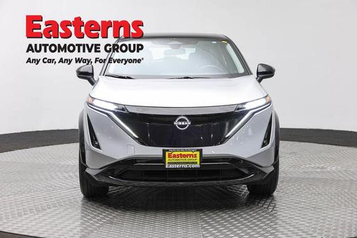Brilliant Silver Metallic/Black Diamond Pearl 2023 Nissan ARIYA ENGAGE