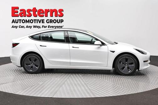 Pearl White Multi-Coat 2023 Tesla Model 3 Standard Range