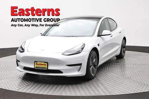 Pearl White Multi-Coat 2023 Tesla Model 3 Standard Range
