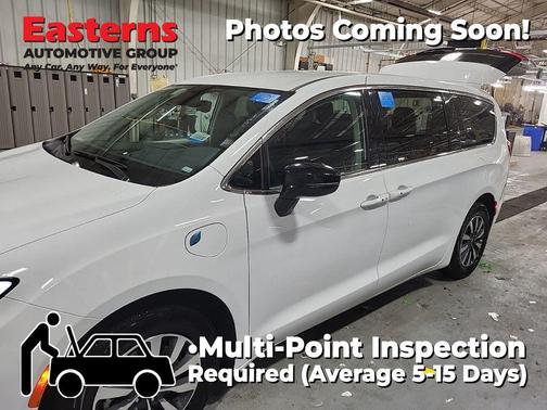 Bright White Clearcoat 2024 Chrysler Pacifica Hybrid Select