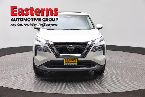 Pearl White Tricoat 2021 Nissan Rogue SV