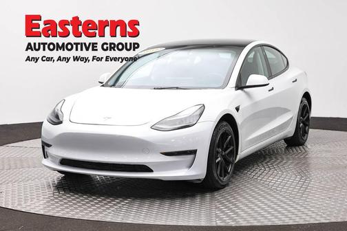 Pearl White Multi-Coat 2023 Tesla Model 3 Standard Range