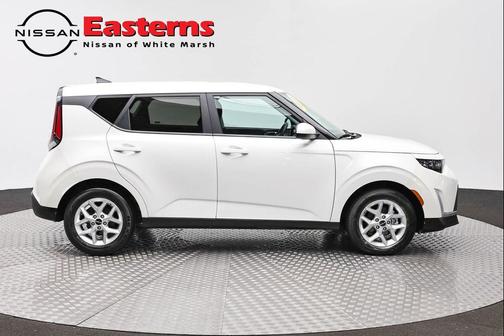 Snow White Pearl 2024 Kia Soul LX
