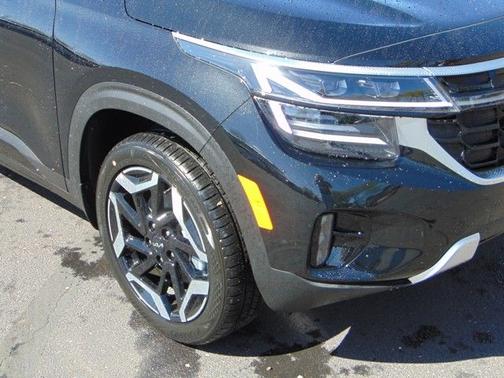 Fusion Black 2024 Kia Seltos SX