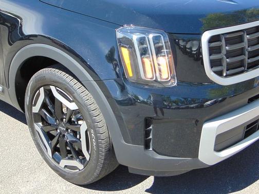 Ebony Black 2024 Kia Telluride S