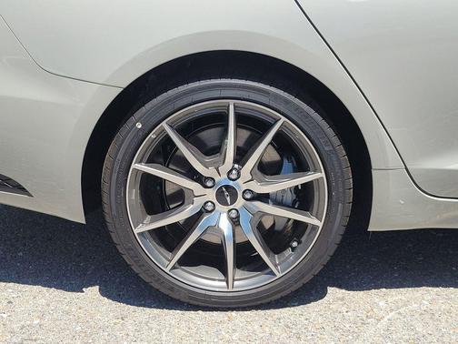 Vatna Gray 2026 Genesis G70 2.5T RWD