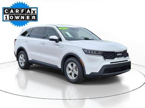 Glacial White Pearl 2023 Kia Sorento LX