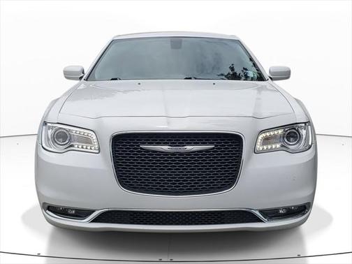 2020 Chrysler 300 Touring