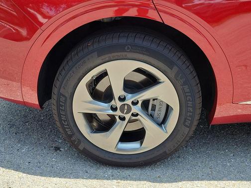 Mauna Red 2026 Genesis GV70 2.5T Select
