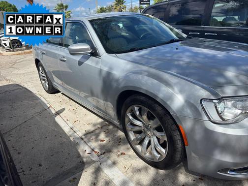 Silver Mist Clearcoat 2019 Chrysler 300 Touring