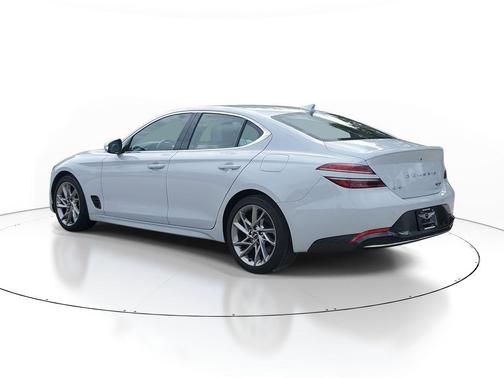 2022 Genesis G70 2.0T RWD