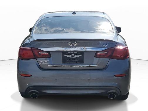 2016 INFINITI Q70 3.7