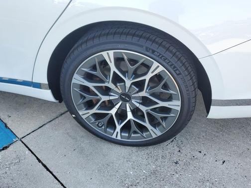 2026 Genesis G90 e-SC