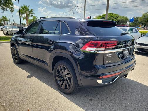 Deep Black Pearl 2023 Volkswagen Atlas Cross Sport 3.6L V6 SE w/Technology