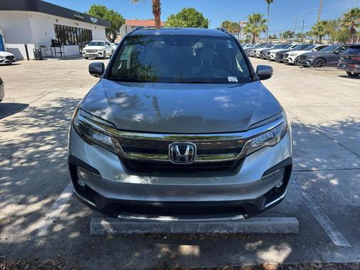 Lunar Silver Metallic 2021 Honda Pilot AWD Elite