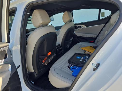 2023 Genesis G70 2.0T RWD