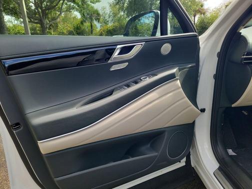 Alta White 2026 Genesis GV80 2.5T