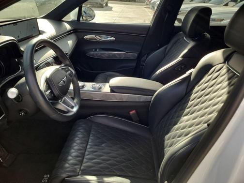 Alta White 2025 Genesis GV70 3.5T AWD Sport