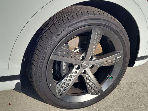 Alta White 2025 Genesis GV70 3.5T AWD Sport