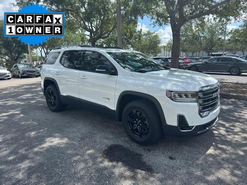 Summit White 2022 GMC Acadia AT4