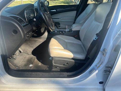 2016 Chrysler 300 Limited