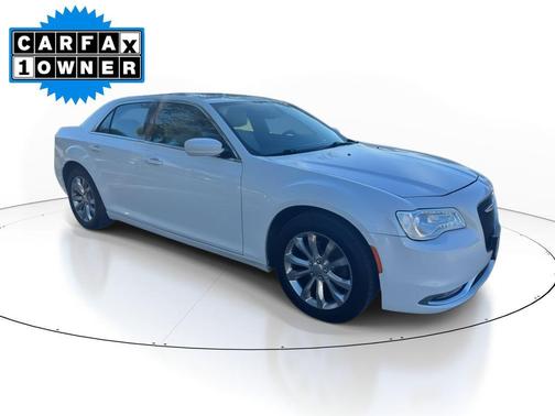 2016 Chrysler 300 Limited