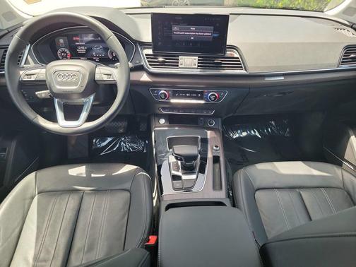 Glacier White Metallic 2021 Audi Q5 45 Premium Plus
