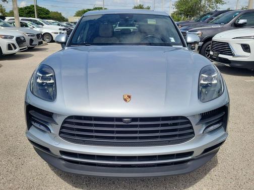 Dolomite Silver Metallic 2019 Porsche Macan Macan
