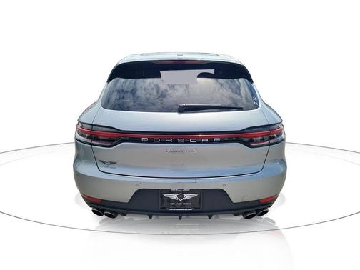 Dolomite Silver Metallic 2019 Porsche Macan Macan