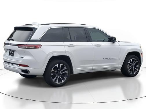 2022 Jeep Grand Cherokee Overland
