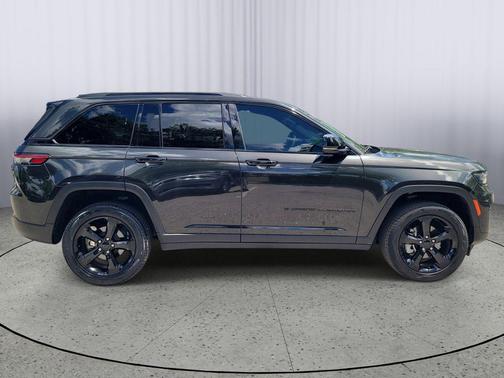 Rocky Mountain Pearlcoat 2024 Jeep Grand Cherokee Limited
