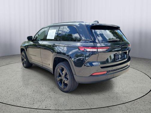 Rocky Mountain Pearlcoat 2024 Jeep Grand Cherokee Limited