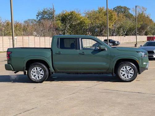 2022 Nissan Frontier SV