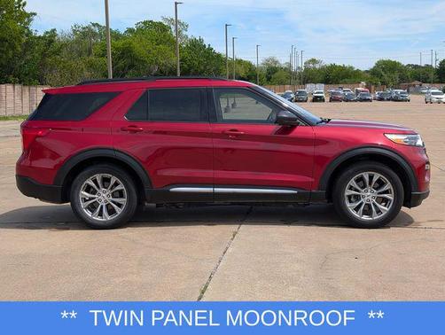 Rapid Red Metallic Tinted Clearcoat 2022 Ford Explorer XLT