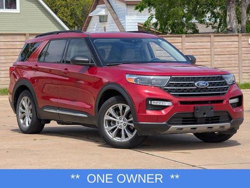 Rapid Red Metallic Tinted Clearcoat 2022 Ford Explorer XLT
