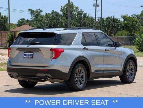Iconic Silver Metallic 2021 Ford Explorer XLT