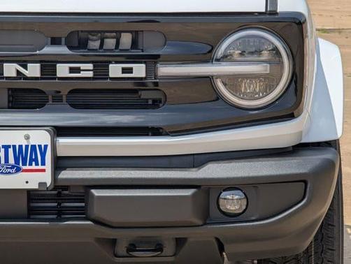 Oxford White 2026 Ford Bronco Outer Banks