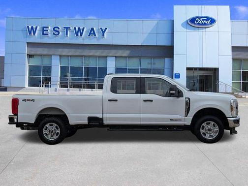 Oxford White 2025 Ford F-350 XLT