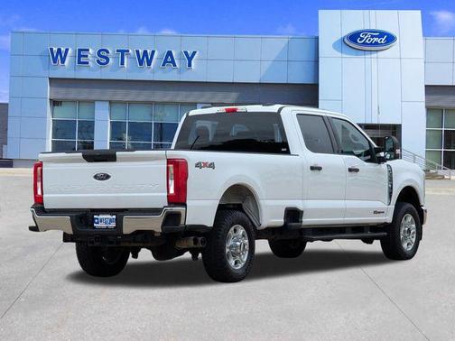 Oxford White 2025 Ford F-350 XLT