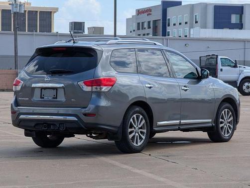 Gun Metallic 2015 Nissan Pathfinder SL
