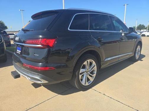 2022 Audi Q7 55 Premium Plus