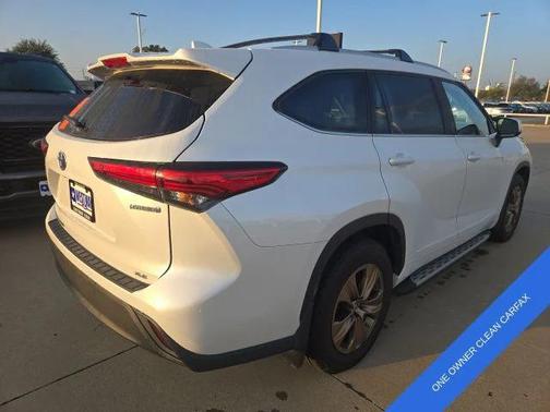 2022 Toyota Highlander Hybrid XLE