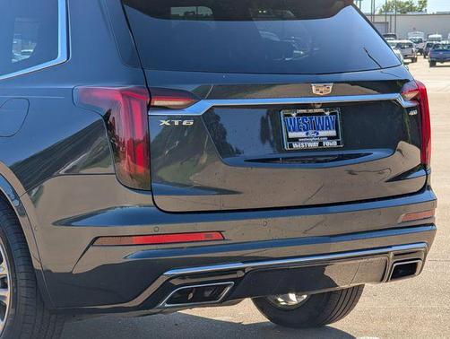 2022 Cadillac XT6 Premium Luxury FWD