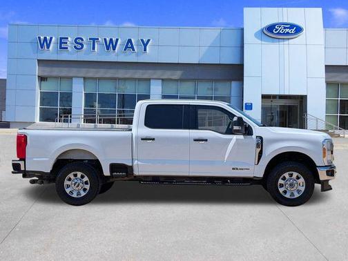 Oxford White 2023 Ford F-250 XLT